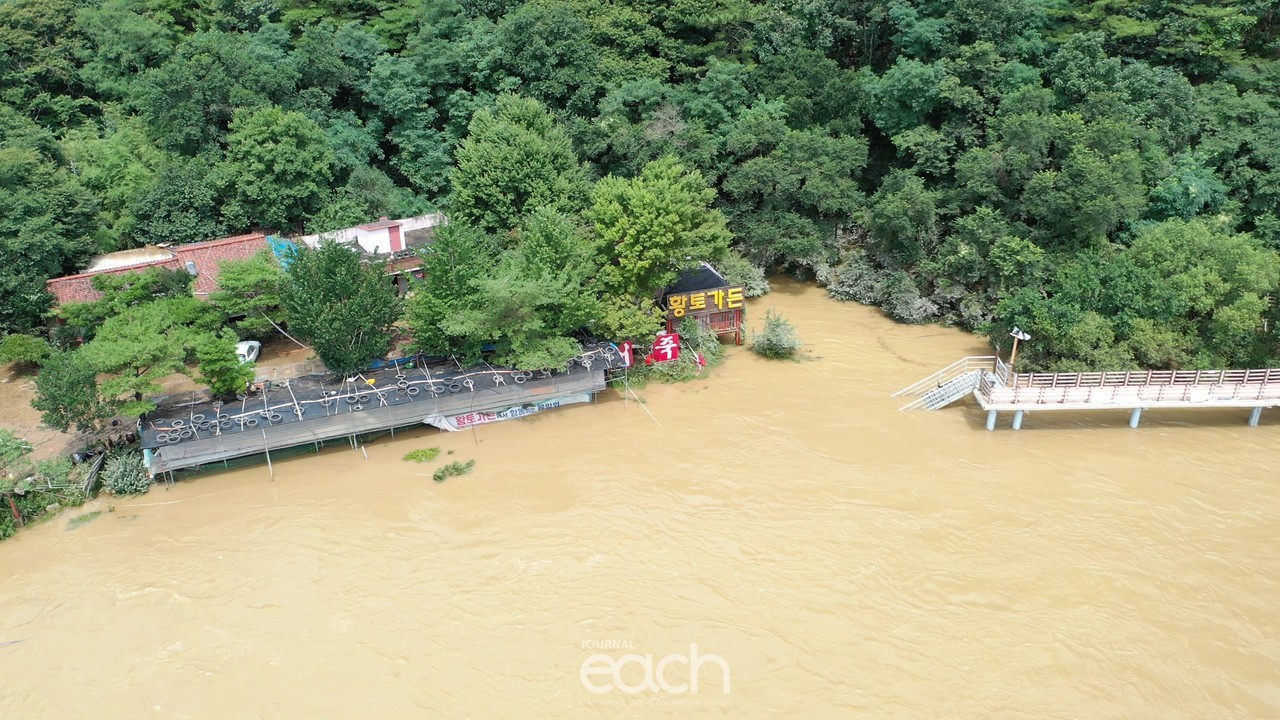 용담댐 방류로 인해 잠긴 제원면 원골유원지(사진제공-금산군)