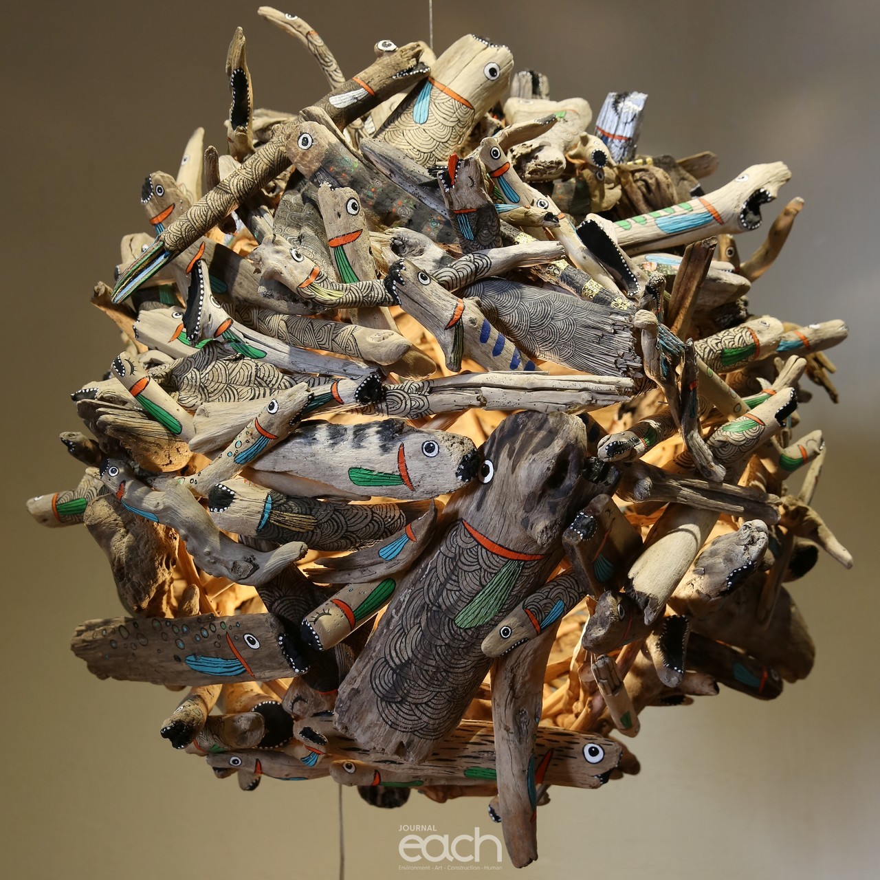 잡魚-지름80cm-바닷가 유목, 아크릴릭, 먹-2012년작