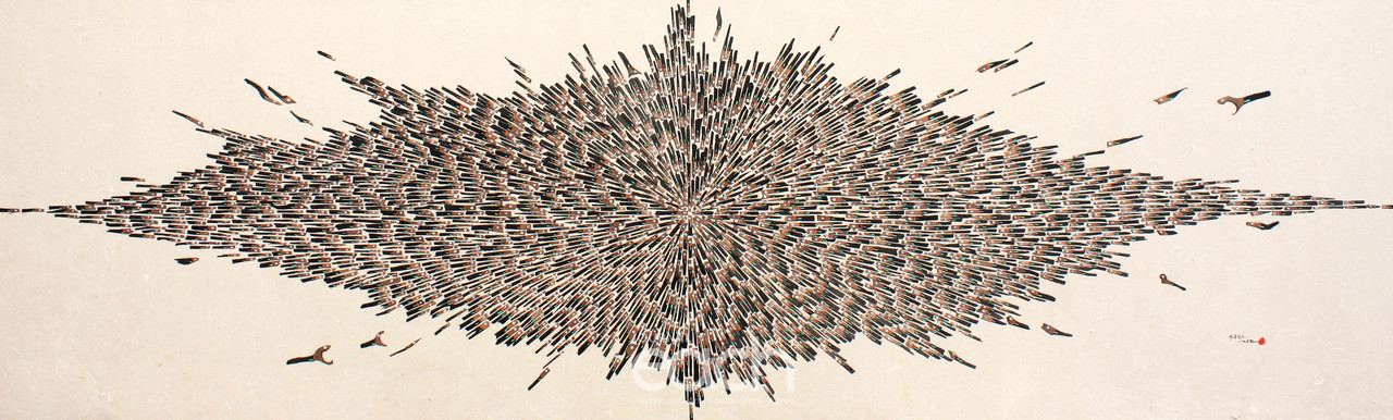 확산과 결집-가로190~세로58cm-장지에 호두나무 조각-2015년작