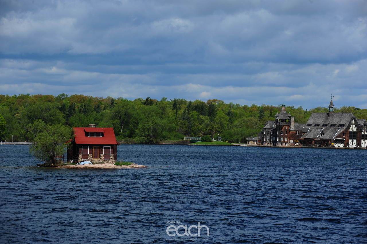 장모섬 - 사위가 결혼을 반대한 장모님을 여름 휴가때 모셔다 놓았다 해서 붙여진 이름이라 한다.