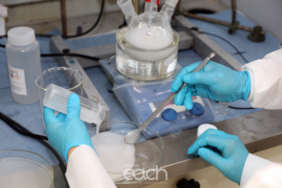 원자력연구원이 개발에 성공한 새로운 하이드로겔 기반 표면제염코팅제