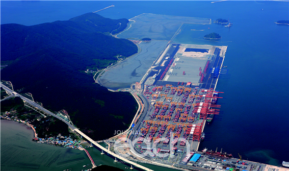 부산신항 남컨 진입도로 전경