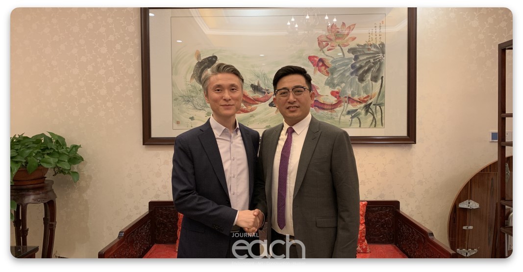 미래오성그룹 김범창 회장(왼쪽)과 CXJ그룹 Wang Xinrui(王鑫瑞) 회장