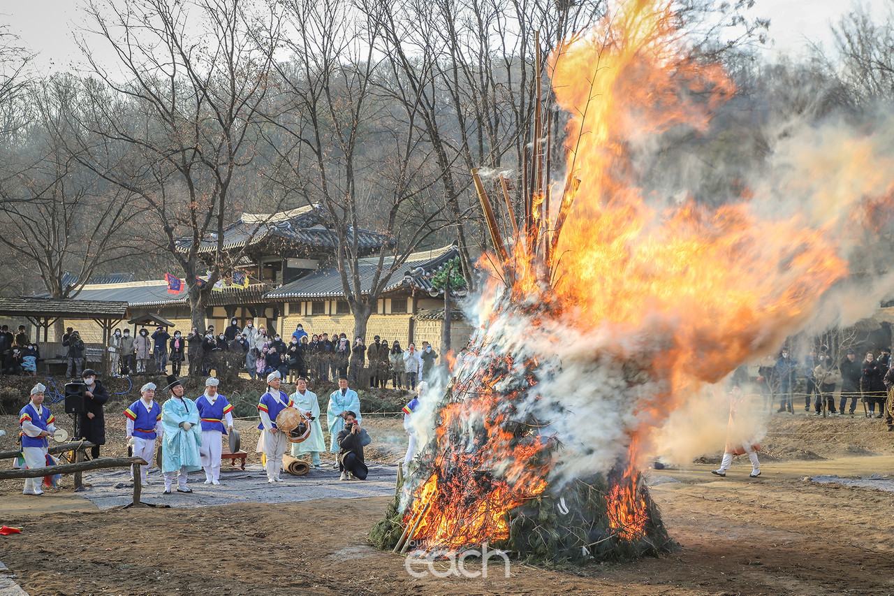 달집 태우기(자료제공 : 한국민속촌)