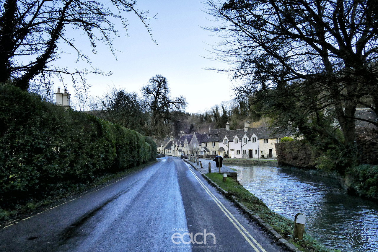 캐슬쿰으로 들어가는 길 - 아름다운 강이 흐른다