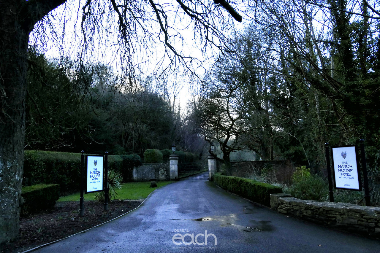 마을 한쪽에 위치한 중세 귀족의 집이었던 Manor House 입구 ( 현재 5성급 Manor House Hotel )