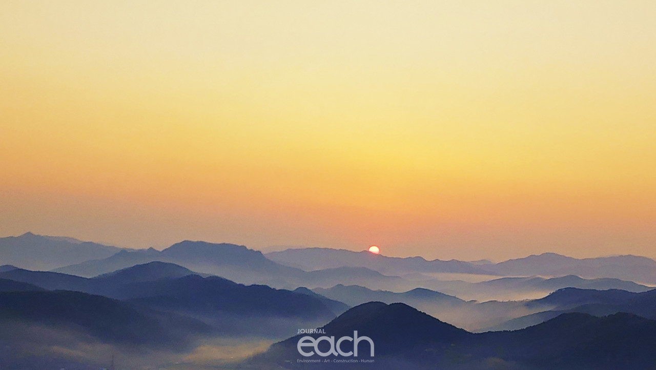 해가 얼굴을 사알짝 내민다