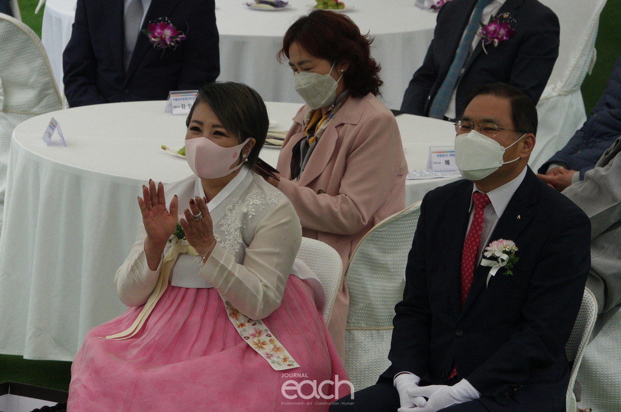 신부측 혼주 역할