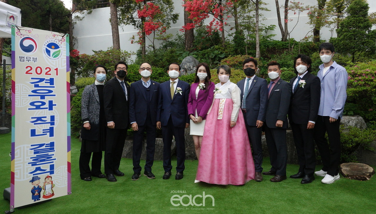 견우와 직녀 결혼식을 준비한 윤병용 회장과 실무진들