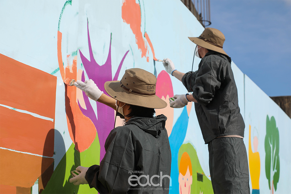 벽화그리기 활동 사진 (자료제공 : 서울특별시)