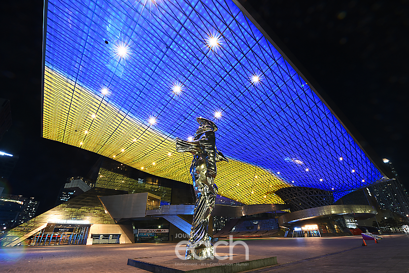 평화의 빛(Peace Light) 캠페인 (2022.3.1.~3.3), 영화의 전당 (자료제공 : 부산광역시)