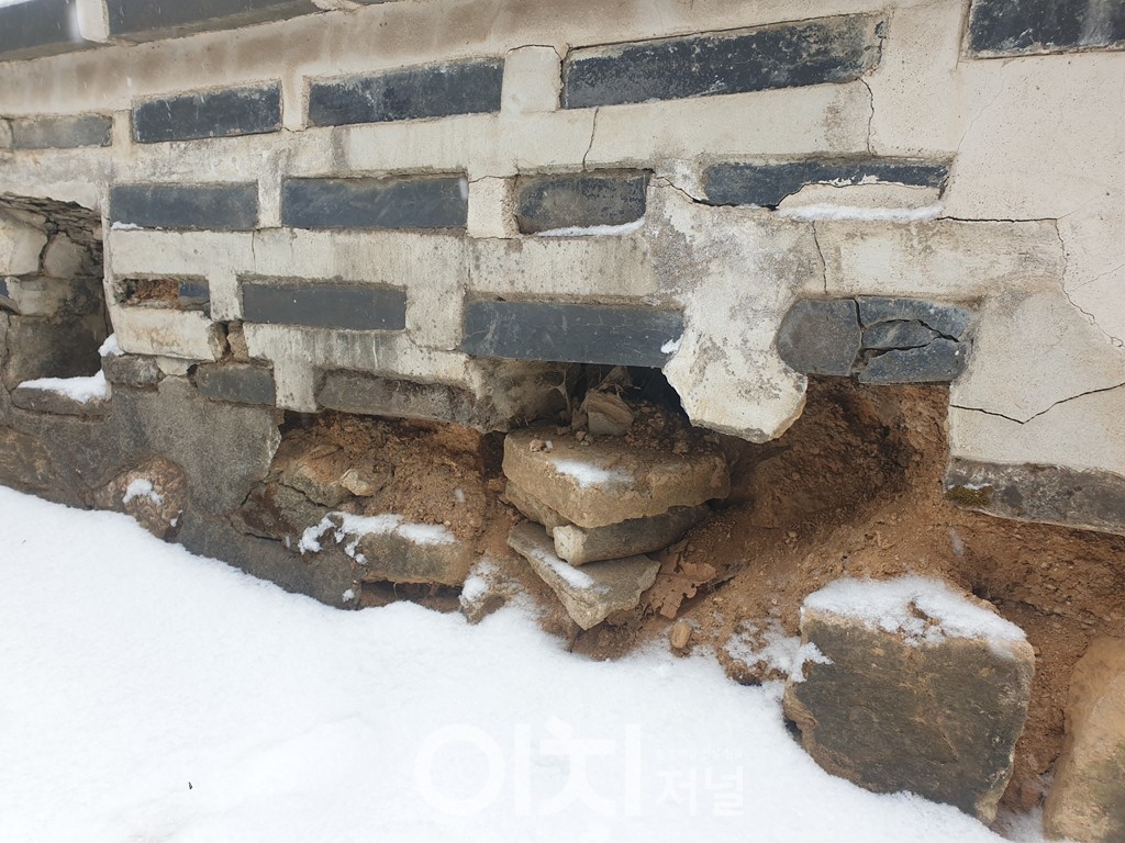 여장 훼손(기초부 파손) (자료제공 : 경기도)