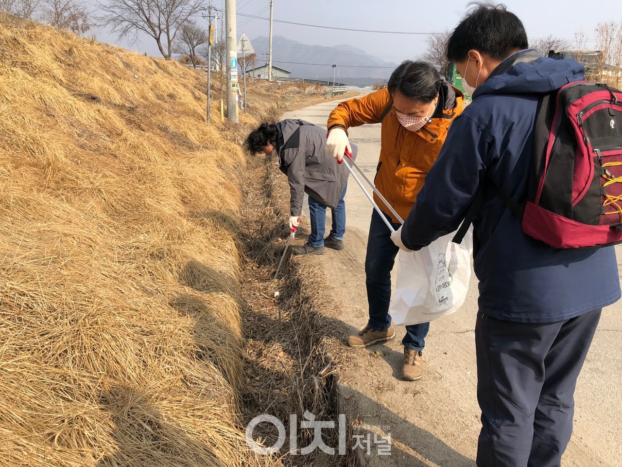 ‘줍킹(JUBKING)’ 활동 사진 (자료제공 : 경기도)