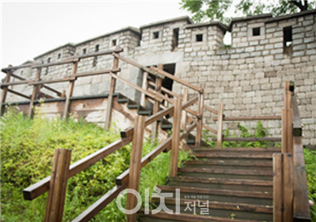 한양도성 오르막 데크구간