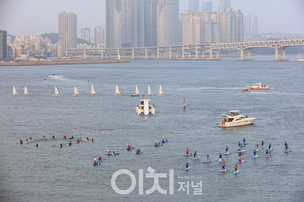 KIMA WEEK 2021 해양레저 퍼레이드 (자료제공 : 부산시)