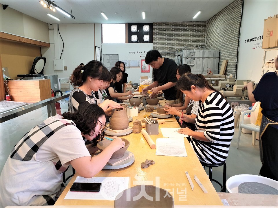 도예교실 (자료제공 : 한국도자재단)
