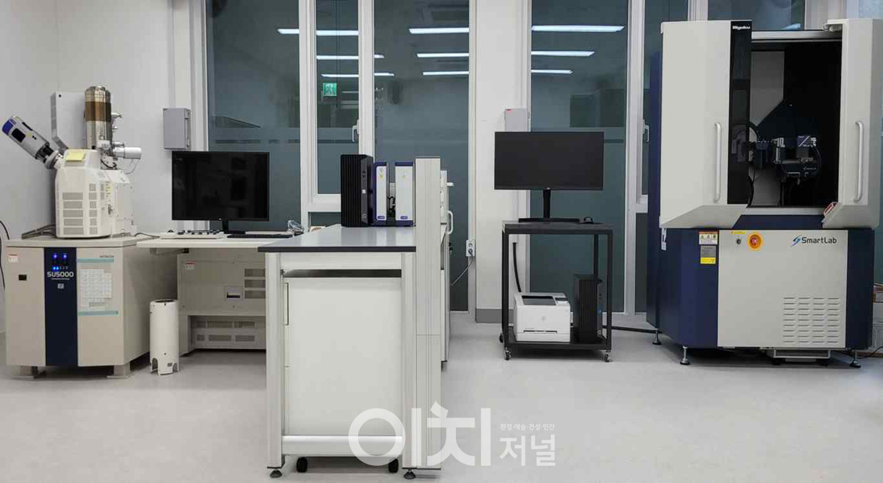 서울물연구원의 수도재료 표면분석실 (자료제공 : 서울물연구원)