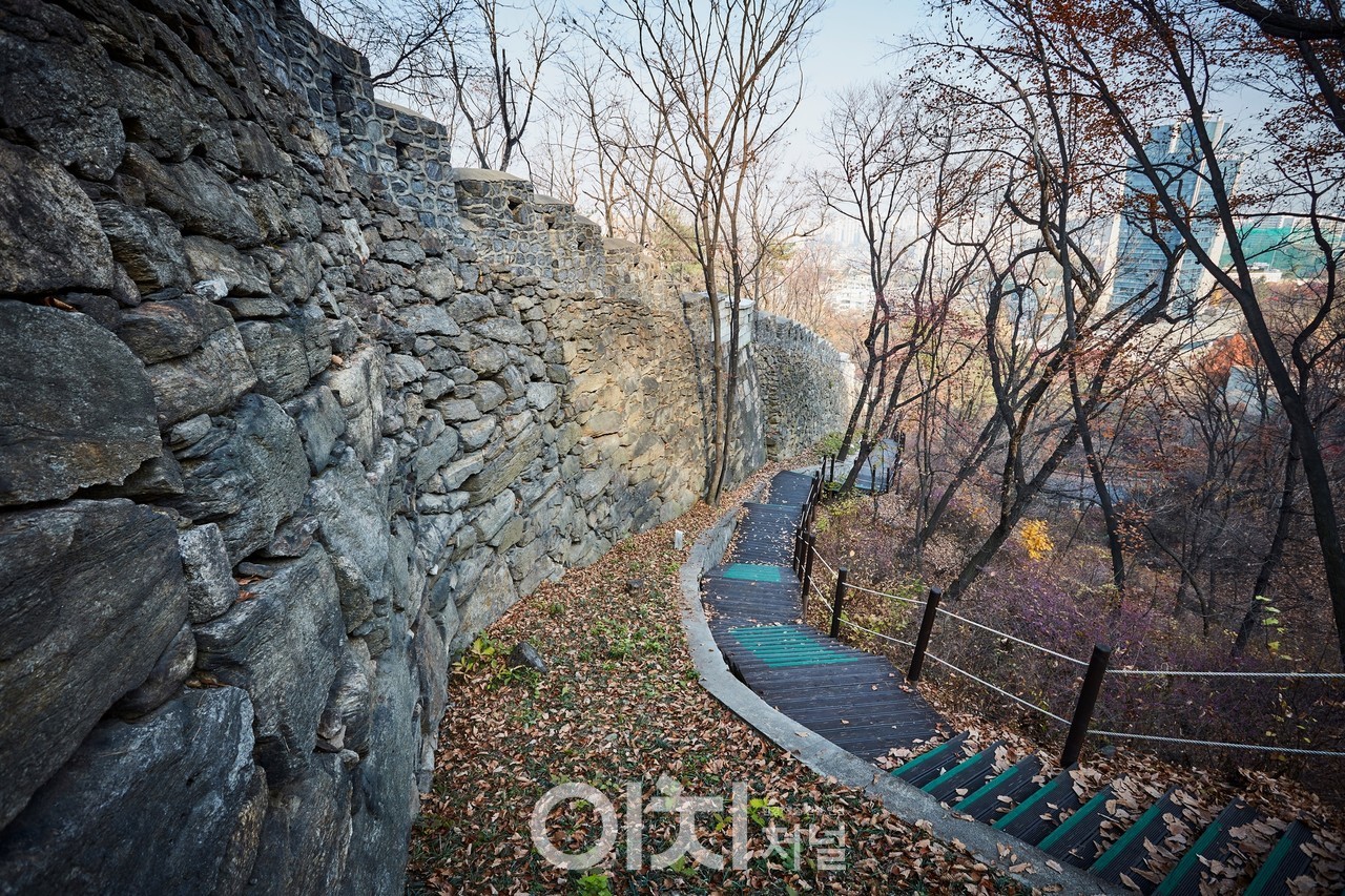 남산순환도로의 한양도성/한양도성 제공