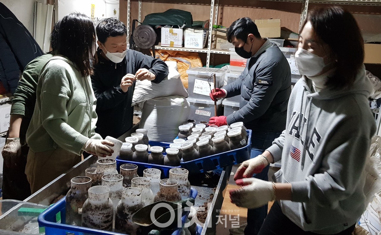 ‘곤충창업 현장실습’ (자료제공 : 경기도농업기술원)