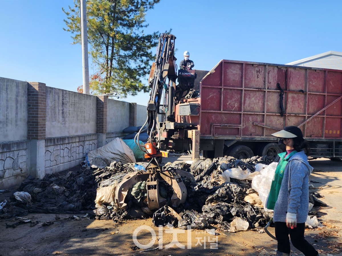 공동집하장 폐비닐 수거 현장 (자료제공 : 경기도)