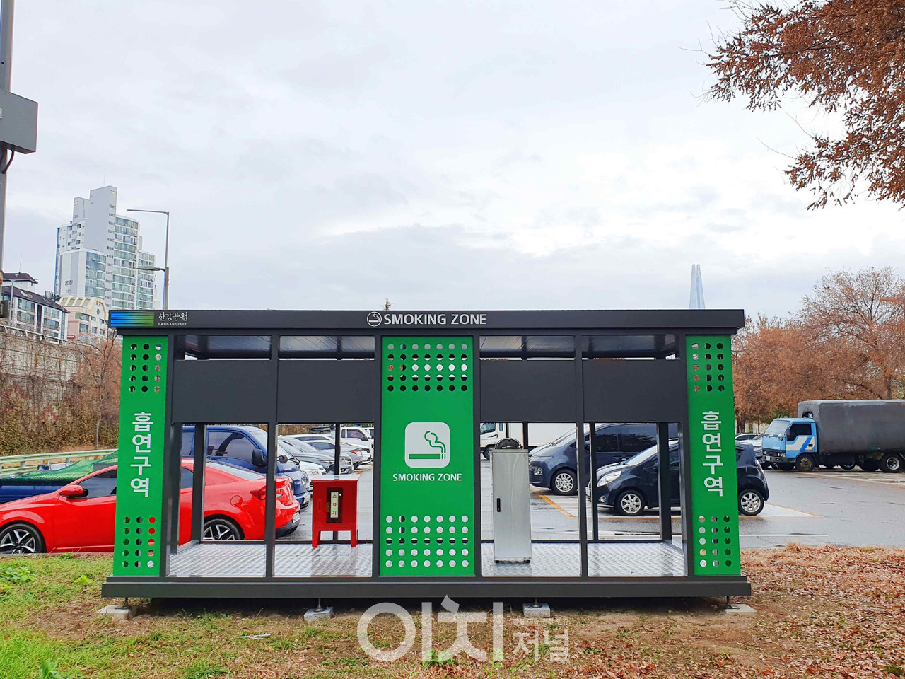 한강공원 흡연부스 (자료제공 : 서울시)