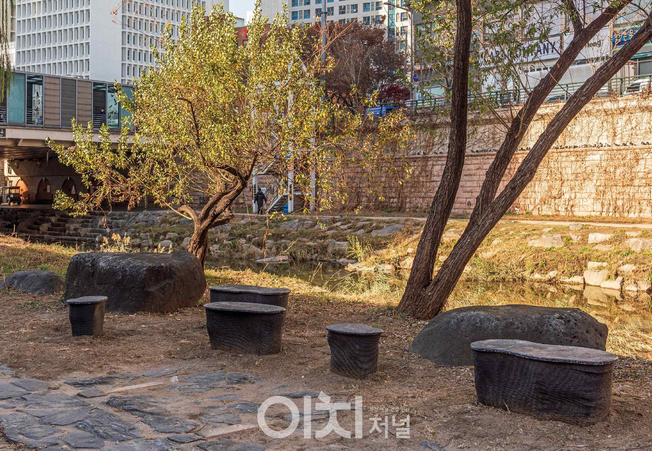 태산 벤치 (자료제공 : 서울시설공단)