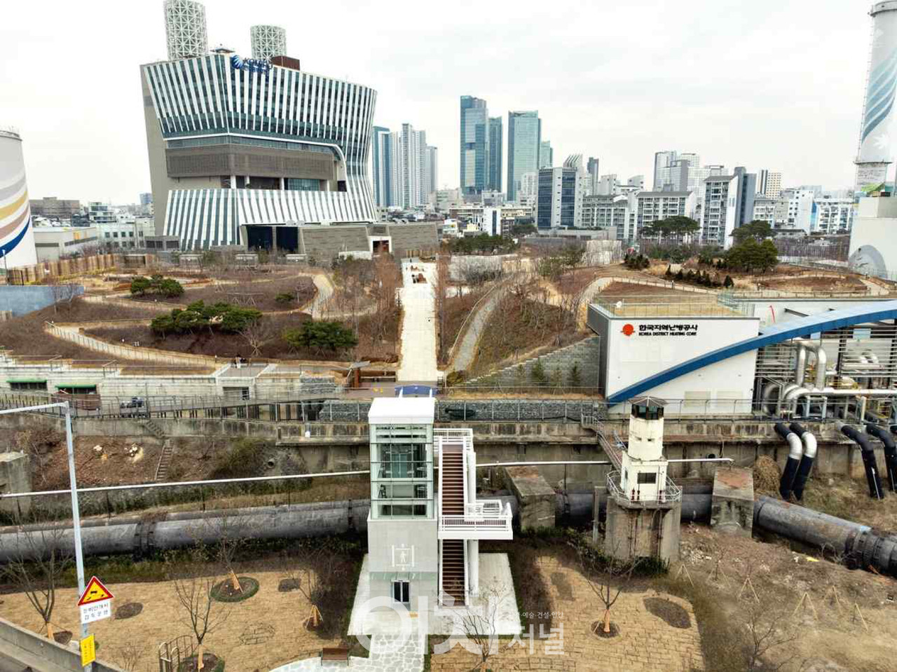 망원한강공원-마포새빛문화숲 잇는 보행로·승강기 전경 (자료제공 : 문화재청)