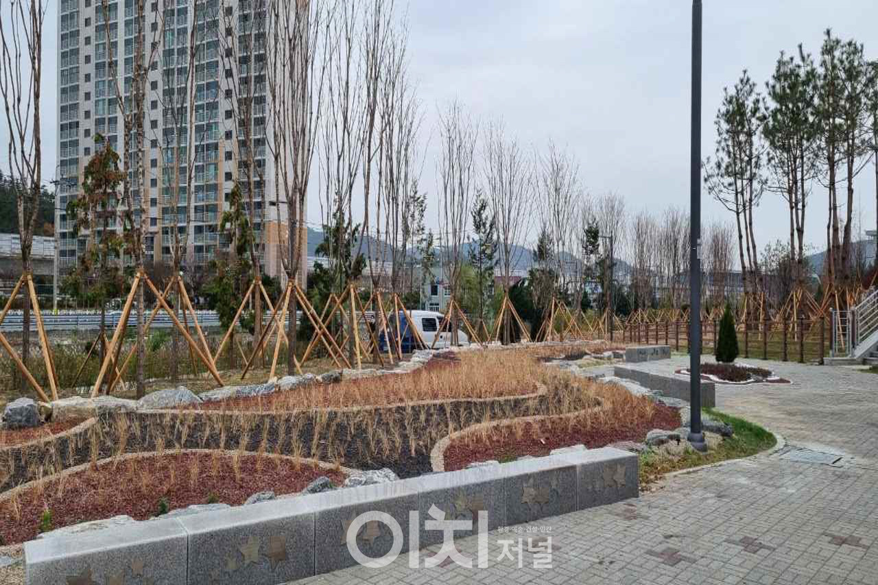 오시리아관광단지 미세먼지차단숲 (자료제공 : 부산시)