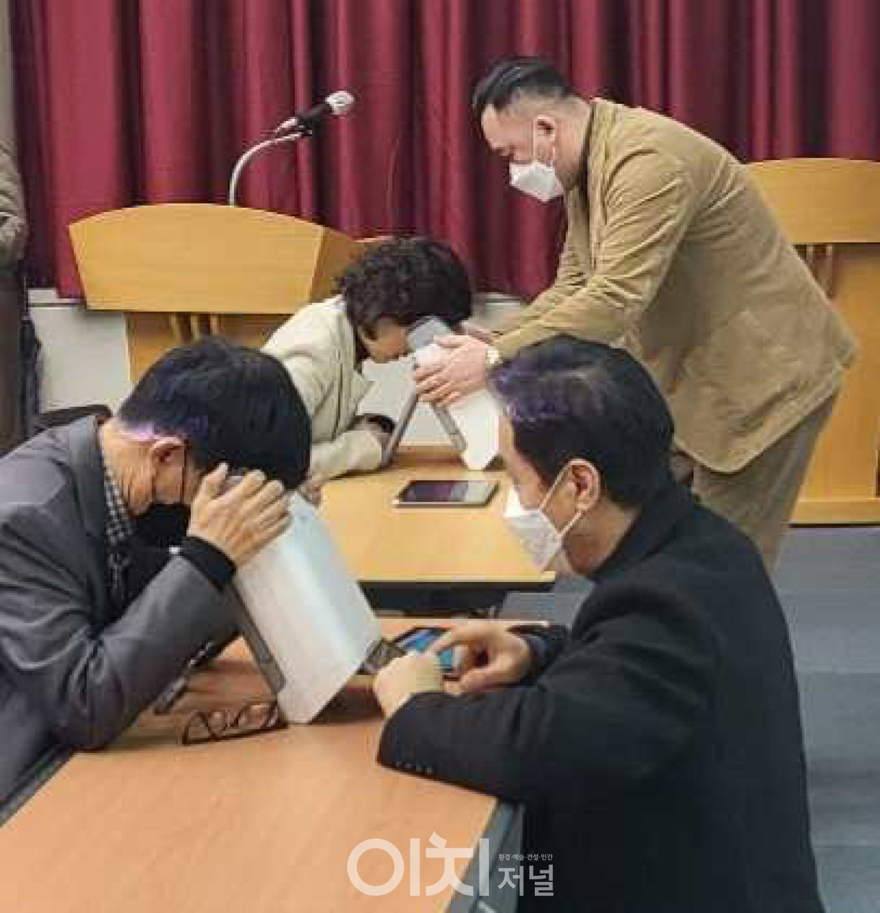 안저검사 시연 (자료제공 : 부산시)