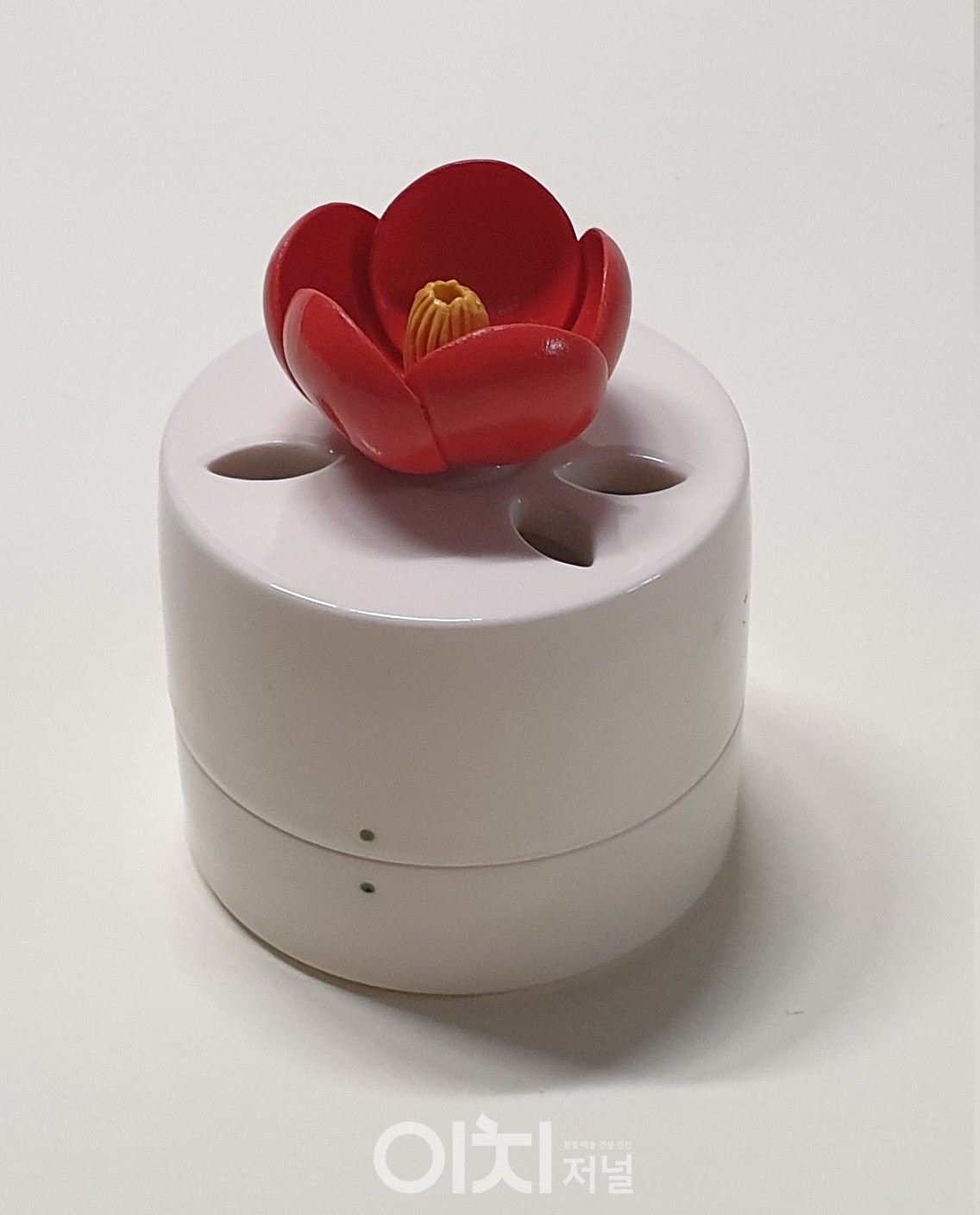 신영현 作 '반지함' 2022 (자료제공 : 한국도자재단)