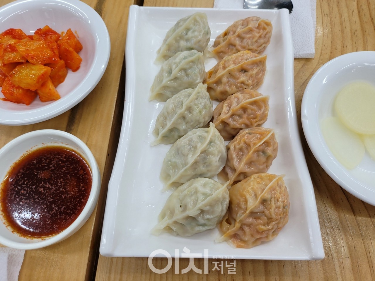 베테랑 칼국수집의 만두