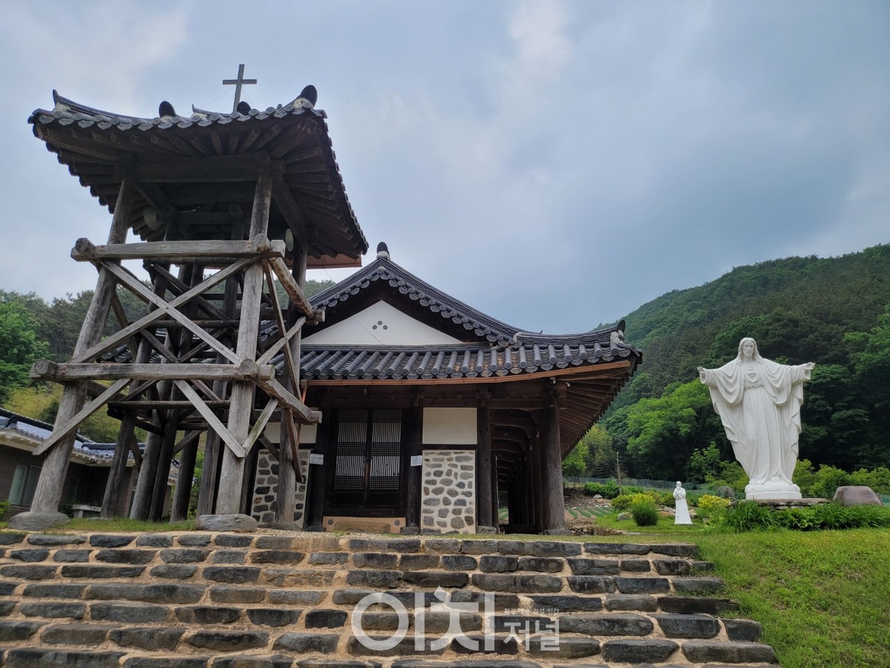 우리나라 최초의 한옥 성당 되재성당