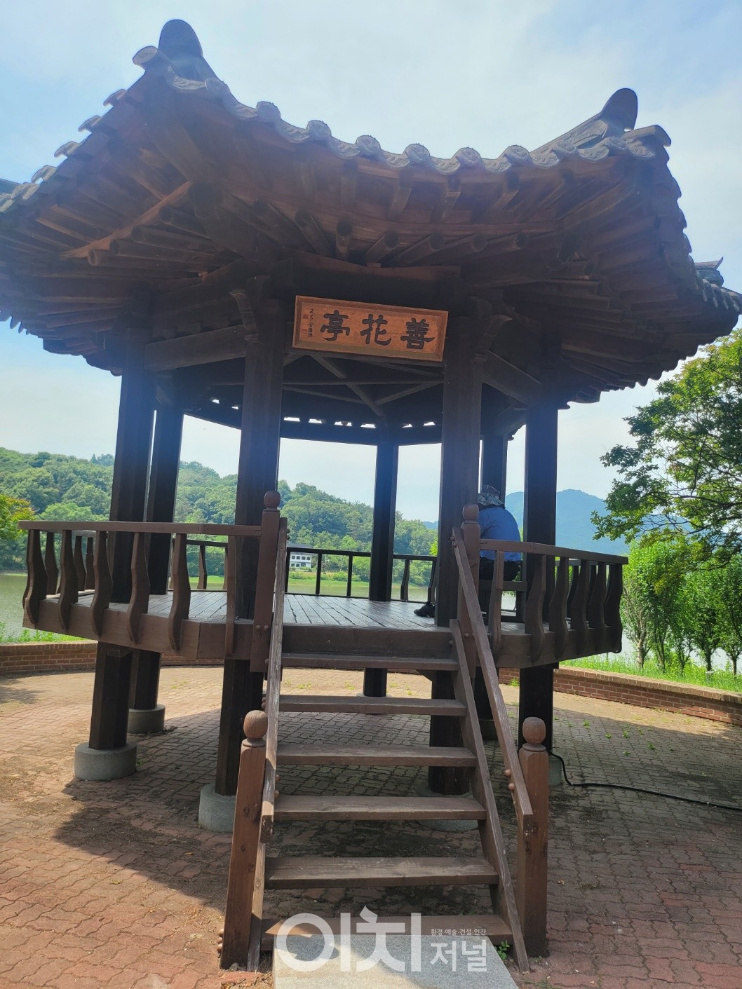 금마저수지의 선화정