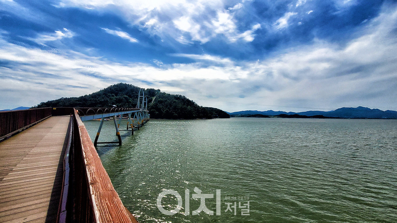 청자다리를 건너면 가우도에 도착할 수 있다.