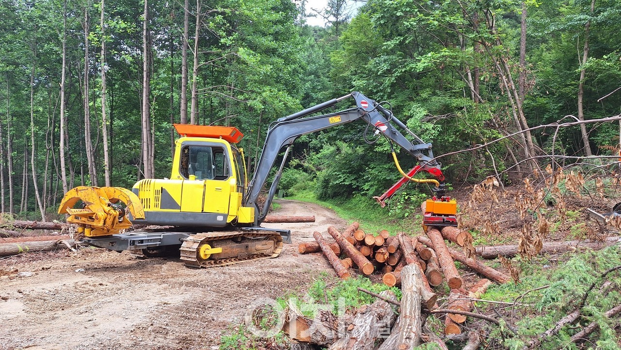 임업용 로봇 원격제어 및 자율주행 모습