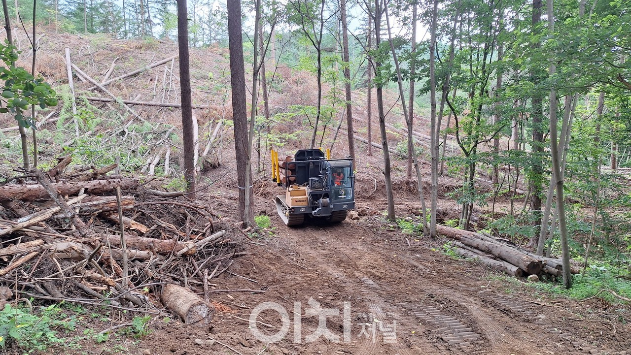 임업용 로봇 원격제어 및 자율주행 모습