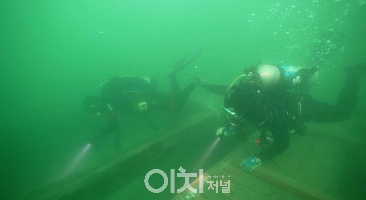 수중발굴 캠프 체험장의 교육 장면