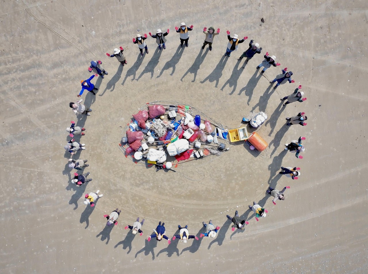 해안쓰레기 정크아트 메시지 제작